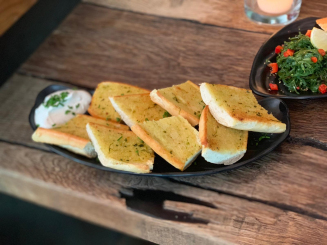 Brot & Dip Teller 31,5x13x2,6, schwarz/matt Q Squared 