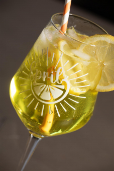 Cocktailglas Spritz 550ml mit 3D-Reliefdruck weiß ab 300 Stück